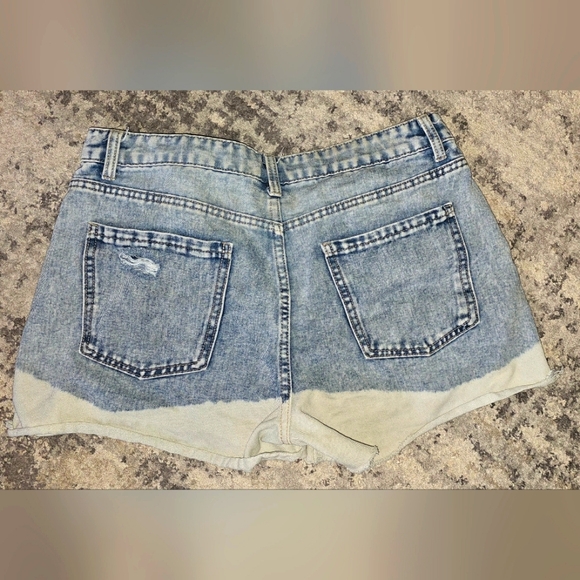 Bleach wash shorts - Picture 3 of 3